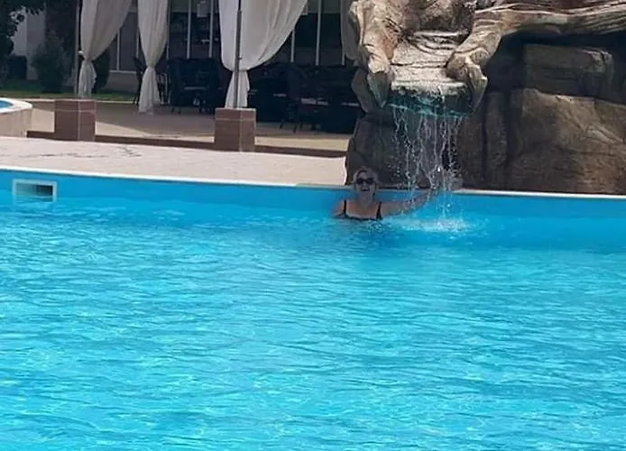 Hotel apartamentowy In Sunny Beach, Complex Sun Village, 80 Qm, 2 Bedrooms & Living Near To The Beach, Swimming Pool, Garden