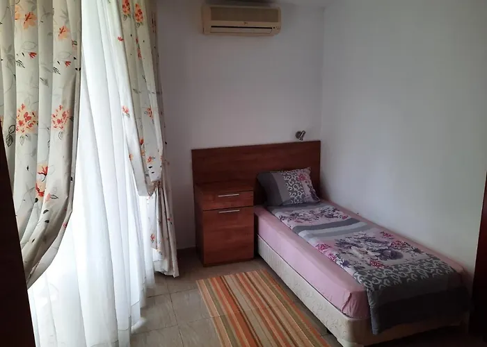 Hotel apartamentowy In Sunny Beach, Complex Sun Village, 80 Qm, 2 Bedrooms & Living Near To The Beach, Swimming Pool, Garden