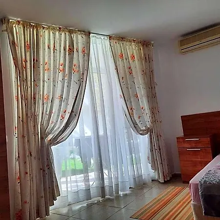 In Sunny Beach, Complex Sun Village, 80 Qm, 2 Bedrooms & Living Near To The Beach, Swimming Pool, Garden 阳光海滩