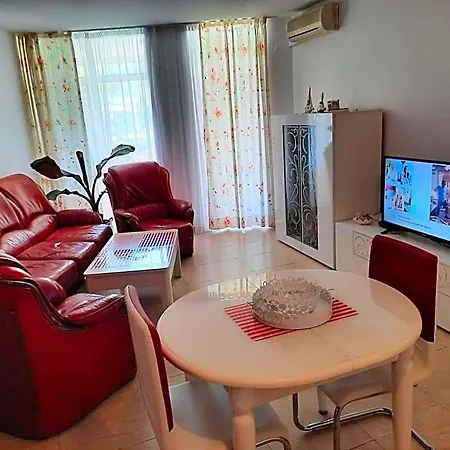 In Sunny Beach, Complex Sun Village, 80 Qm, 2 Bedrooms & Living Near To The Beach, Swimming Pool, Garden 阳光海滩