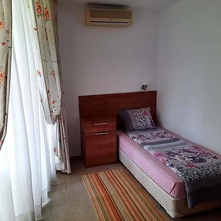 公寓式酒店 In Sunny Beach, Complex Sun Village, 80 Qm, 2 Bedrooms & Living Near To The Beach, Swimming Pool, Garden 阳光海滩