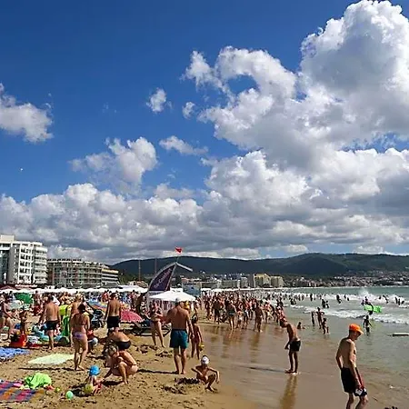 In Sunny Beach, Complex Sun Village, 80 Qm, 2 Bedrooms & Living Near To The Beach, Swimming Pool, Garden 阳光海滩