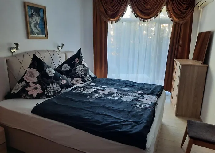 Sun Village Retreat: Spacious With Pool Access Sunny Beach