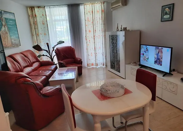 Sun Village Retreat: Spacious With Pool Access * Sunny Beach