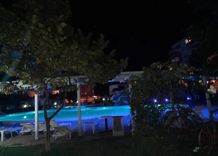 מלון דירות In Sunny Beach, Complex Sun Village, 80 Qm, 2 Bedrooms & Living Near To The Beach, Swimming Pool, Garden סאני ביץ'