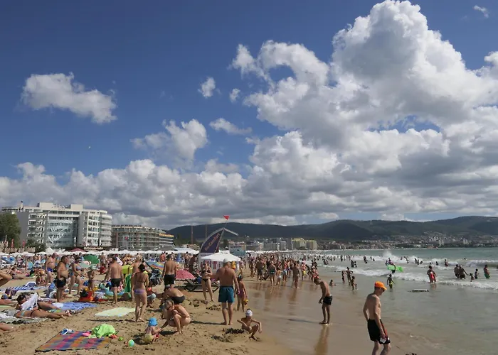 Aparthotel In Sunny Beach, Complex Sun Village, 80 Qm, 2 Bedrooms & Living Near To The Beach, Swimming Pool, Garden *